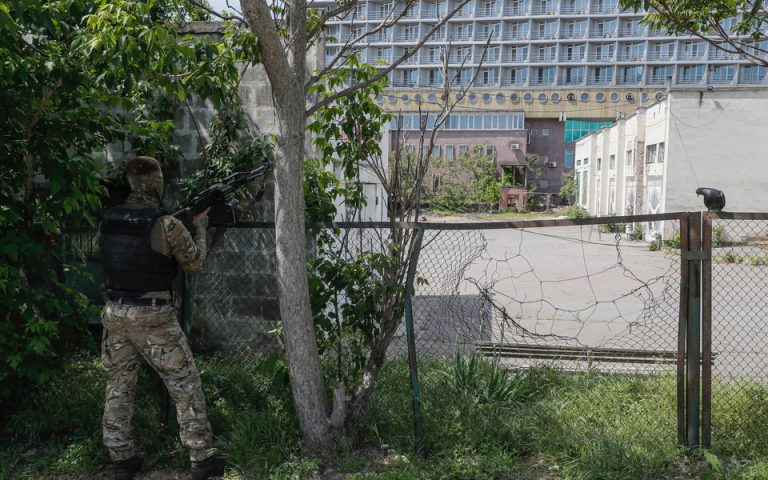 Ουκρανικό πλήγμα στο κτίριο της κατοχικής διοίκησης στη Χερσώνα