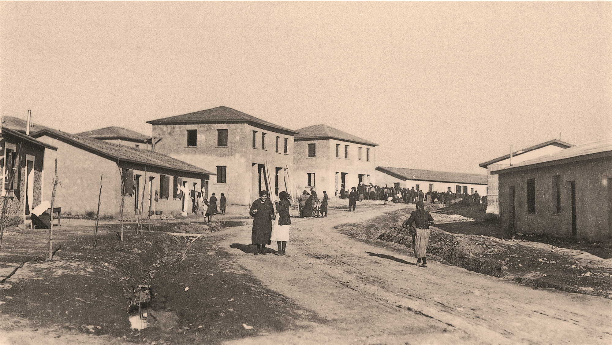 «1922»: Οι πρόσφυγες άλλαξαν Αθήνα και Θεσσαλονίκη-1