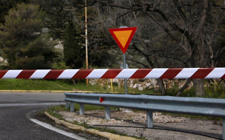 Διακοπή κυκλοφορίας στη λεωφόρο Μαρκοπούλου λόγω τροχαίου