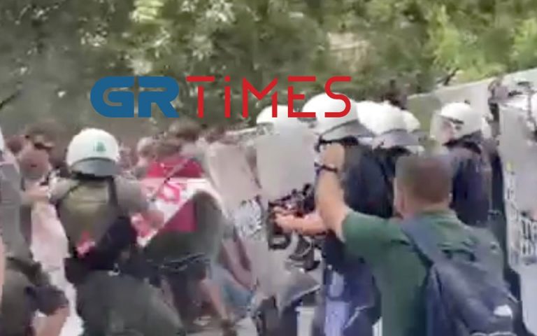 Θεσσαλονίκη: Επεισόδια μπροστά από τη ΣΘΕ στο ΑΠΘ (εικόνες)