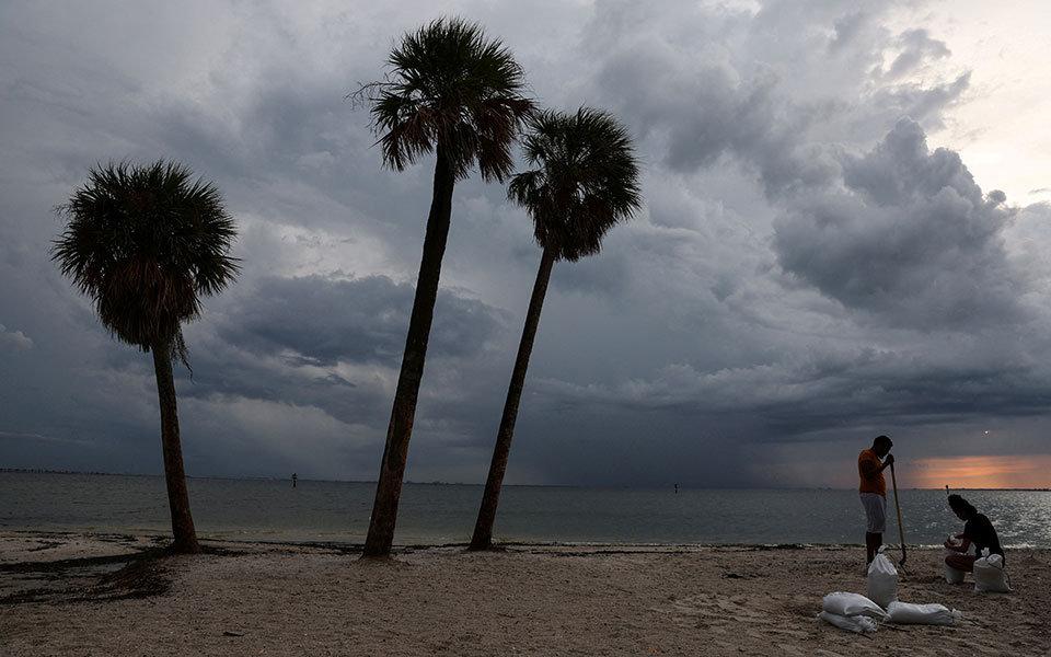 O κυκλώνας Ίαν σαρώνει τη Φλόριντα (εικόνες – βίντεο)-3