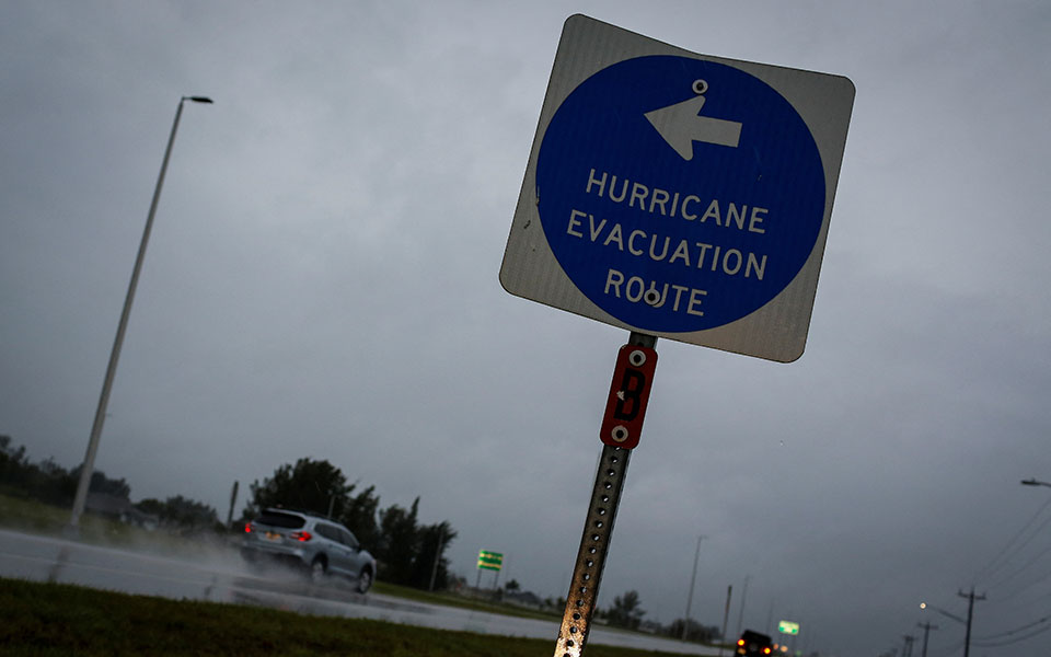 O κυκλώνας Ίαν σαρώνει τη Φλόριντα (εικόνες – βίντεο)-4