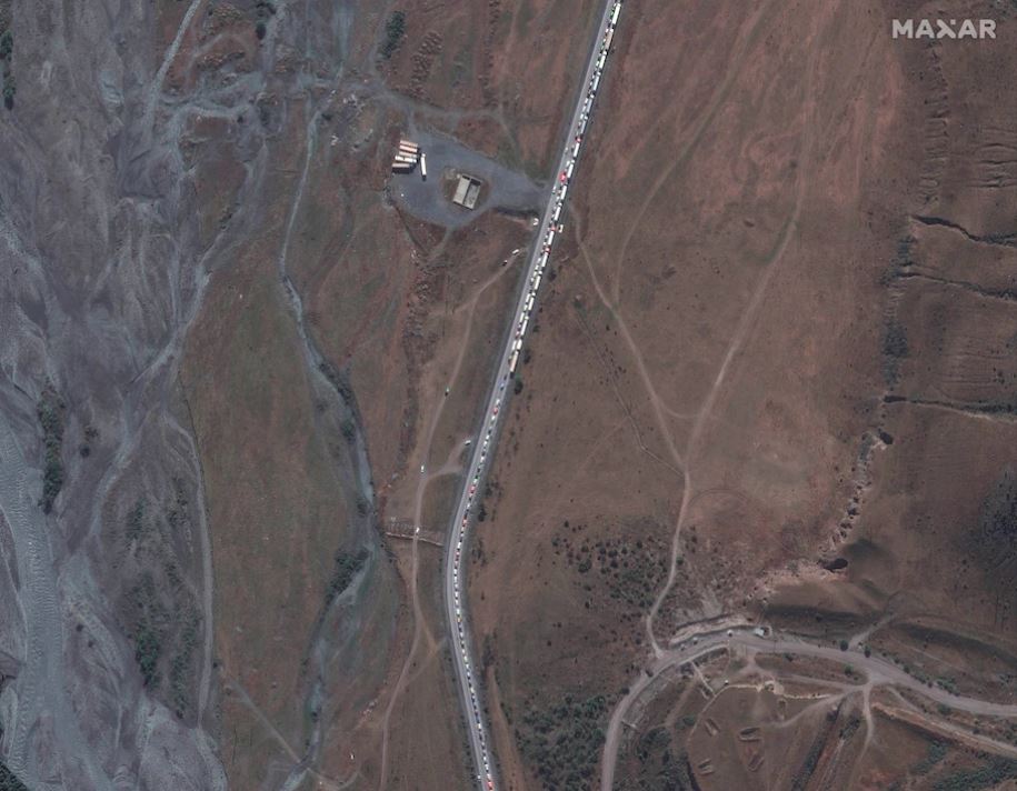 Ρωσία: Η επιστράτευση προκάλεσε ουρές χιλιομέτρων στα σύνορα – Φωτογραφίες από δορυφόρο-1