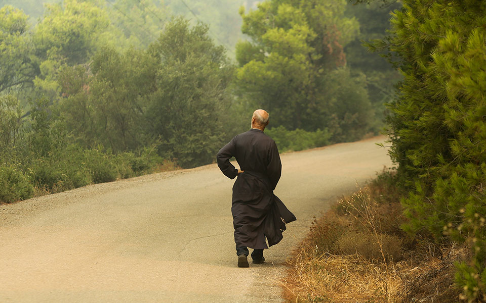 Βόλος: Μοναχοί παραπέμπονται σε δίκη για διασπορά ψευδών ειδήσεων σχετικά με τον κορωνοϊό
