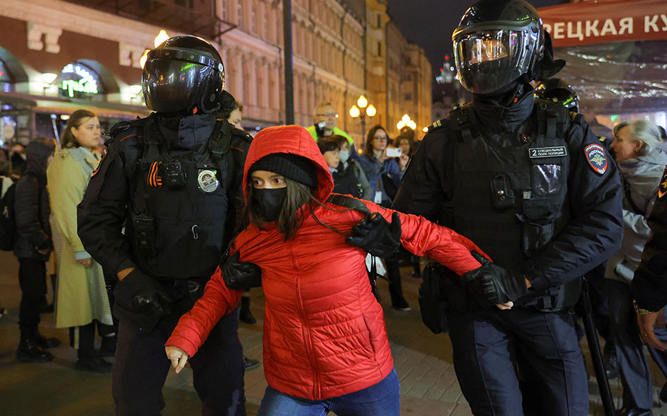 Διαδηλώσεις στη Ρωσία μετά την επιστράτευση – Δεκάδες συλλήψεις (εικόνες – βίντεο)-1