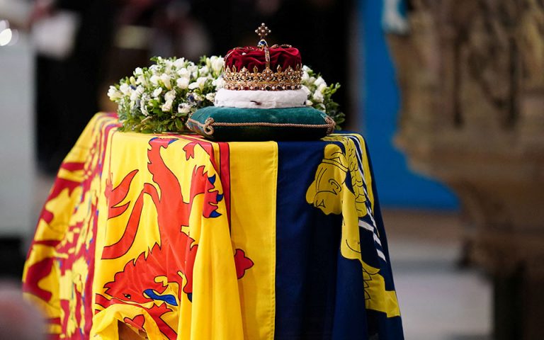 Βασίλισσα Ελισάβετ: Σε λαϊκό προσκύνημα στο Εδιμβούργο η σορός της