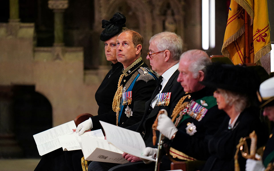 Βασίλισσα Ελισάβετ: Σε λαϊκό προσκύνημα στο Εδιμβούργο η σορός της-2