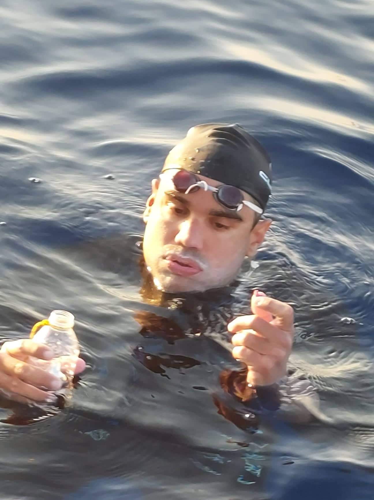 «Έφθασα στα όρια μου αλλά συνέχισα με την ψυχή μου» – Τι λέει στην «Κ» ο αθλητής που κολύμπησε από τη Ρόδο στο Καστελόριζο σε 64 ώρες-4