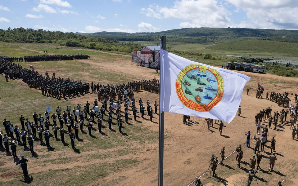 Ρωσία: Μεγάλης κλίμακας στρατιωτικά γυμνάσια με τη συμμετοχή της Κίνας (εικόνες – βίντεο)-1