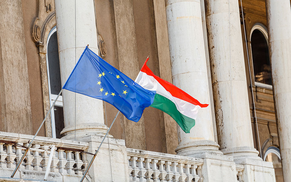 Κομισιόν: Πρόταση για «πάγωμα» της εκταμίευσης 7,5 δισ. ευρώ προς την Ουγγαρία