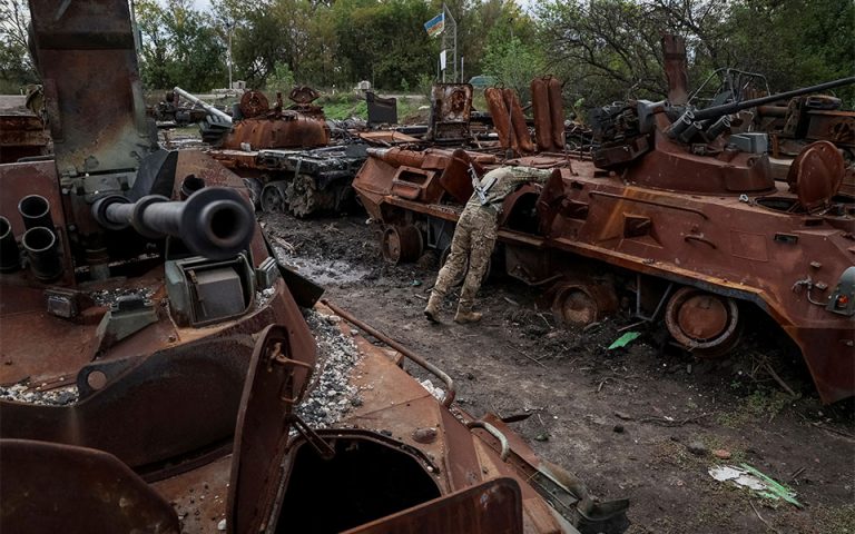 Πόλεμος στην Ουκρανία: Έρευνα ΟΗΕ και για τον ομαδικό τάφο στο Ιζιούμ