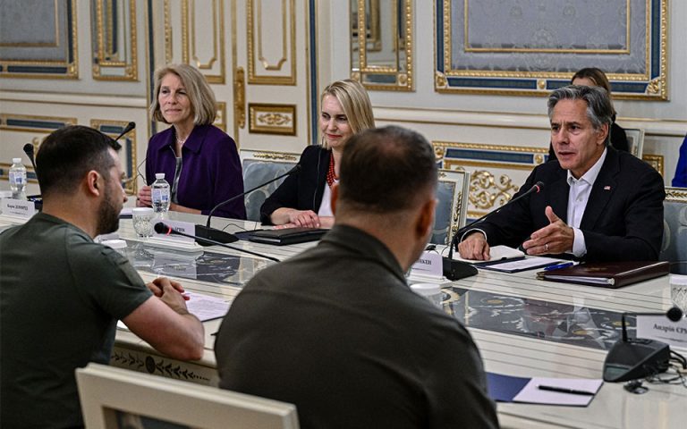 Ουκρανία: Ο Μπλίνκεν επισκέφθηκε το Κίεβο για να προσφέρει νέα στρατιωτική βοήθεια