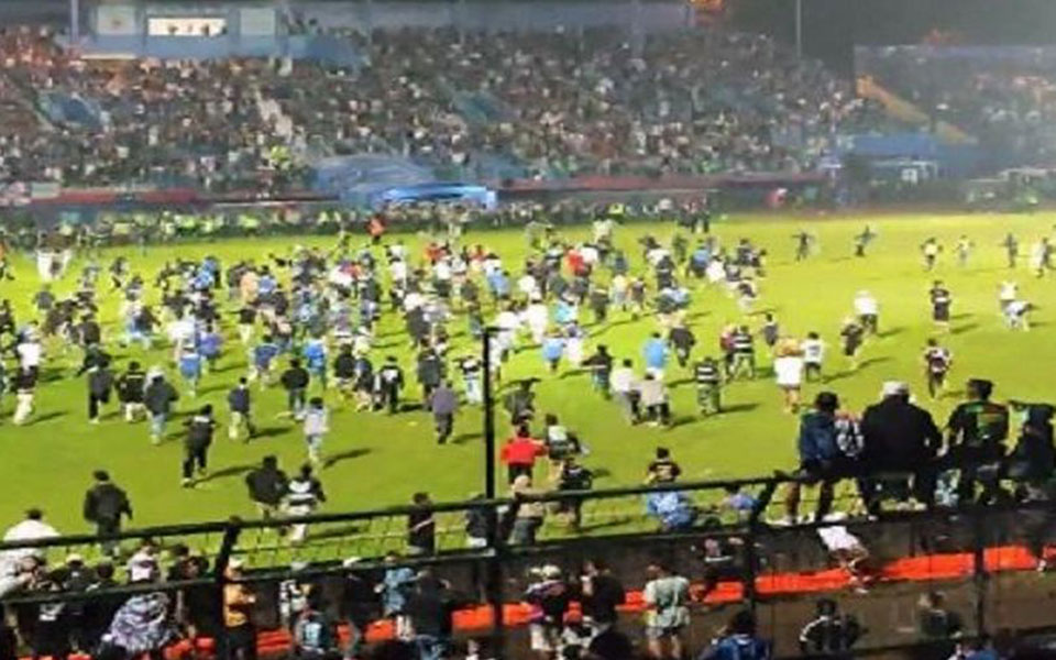 Τραγωδία στην Ινδονησία – Δεκάδες νεκροί σε ποδοσφαιρικό αγώνα