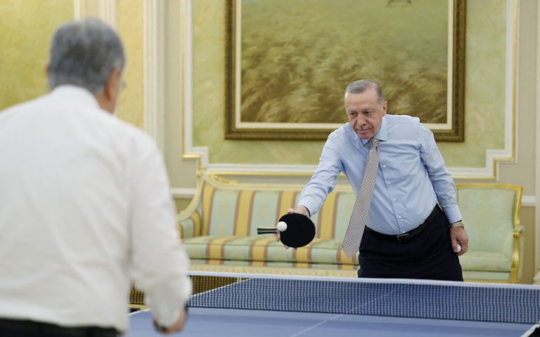 Ερντογάν: Έπαιξε πινγκ-πονγκ με τον πρόεδρο του Καζακστάν (εικόνες, βίντεο)