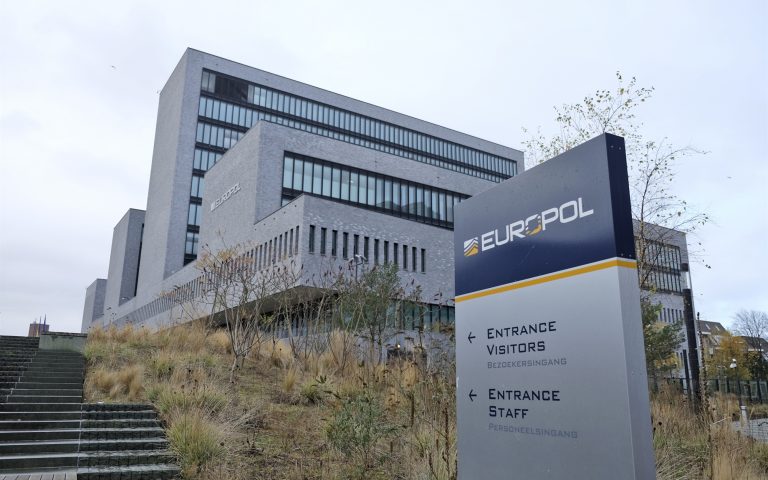Η Ευρωβουλή καλεί τη Europol για τις υποκλοπές