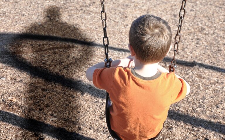 Κακοποίηση ανηλίκου: Ένα παιδί μίλησε.Το άκουσαν;