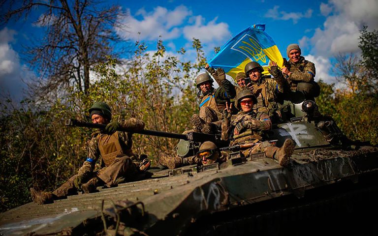 Η ουκρανική αντεπίθεση «σβήνει» τις ρωσικές προσαρτήσεις στο πεδίο της μάχης