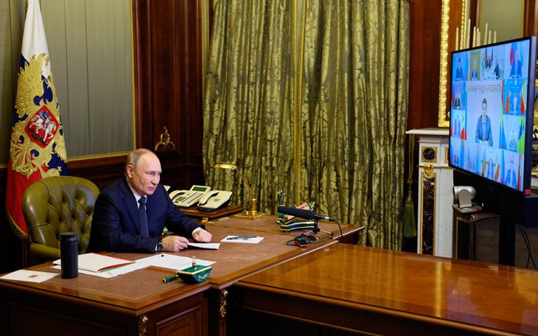 Ο Πούτιν απειλεί με «σκληρή απάντηση» – Με εντολή Μόσχας το μπαράζ επιθέσεων στην Ουκρανία
