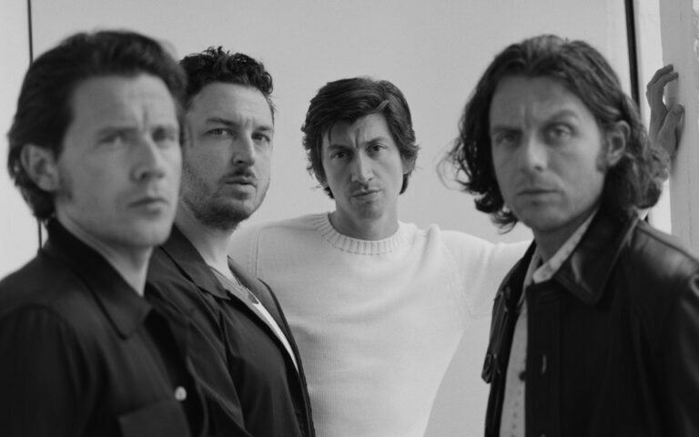 Arctic Monkeys, γερνάτε ή γέρνετε;