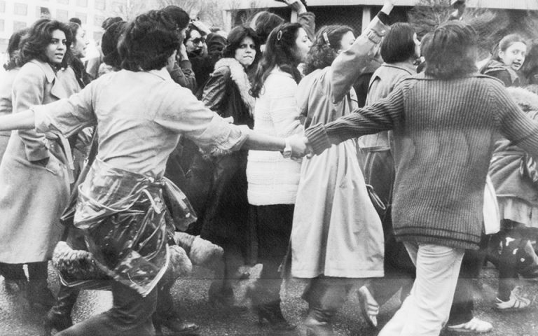 Τεχεράνη, 1979: «Δεν θα αφήσουμε κανένα να μας μετατρέψει σε σκλάβες»
