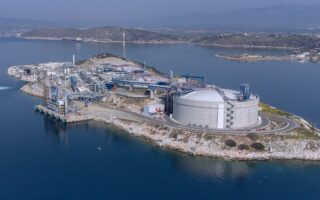 Επάρκεια φυσικού αερίου ακόμη και σε βαρύ χειμώνα – «Ασπίδα» για την Ελλάδα το LNG-2