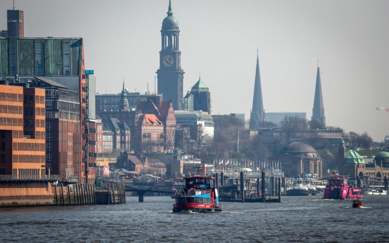 Διαμάχες στη Γερμανία για την πρόταση εξαγοράς της Cosco στο λιμάνι του Αμβούργου