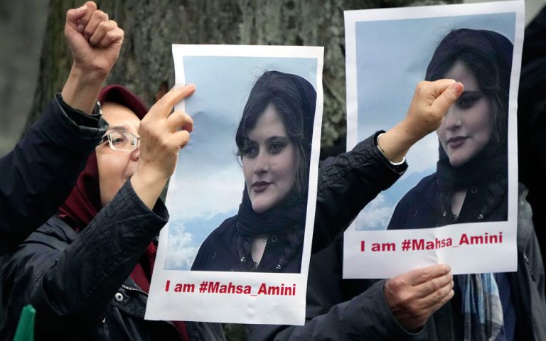 Ιράν: Πώς ένα τραγούδι των διαδηλώσεων έγινε ύμνος για τις γυναίκες, την ελευθερία και τη ζωή