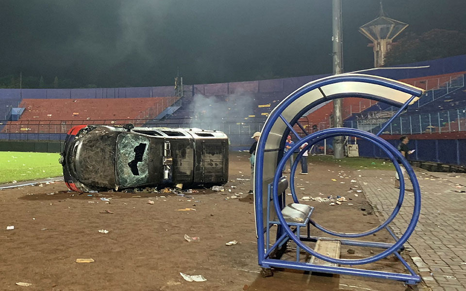 Ινδονησία: Τραγωδία σε ποδοσφαιρικό αγώνα – 129 νεκροί στη διάρκεια επεισοδίων-1
