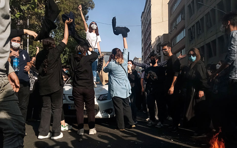 Ιράν: Οι διαδηλώσεις συνεχίζονται για 6η εβδομάδα – 122 οι νεκροί-1