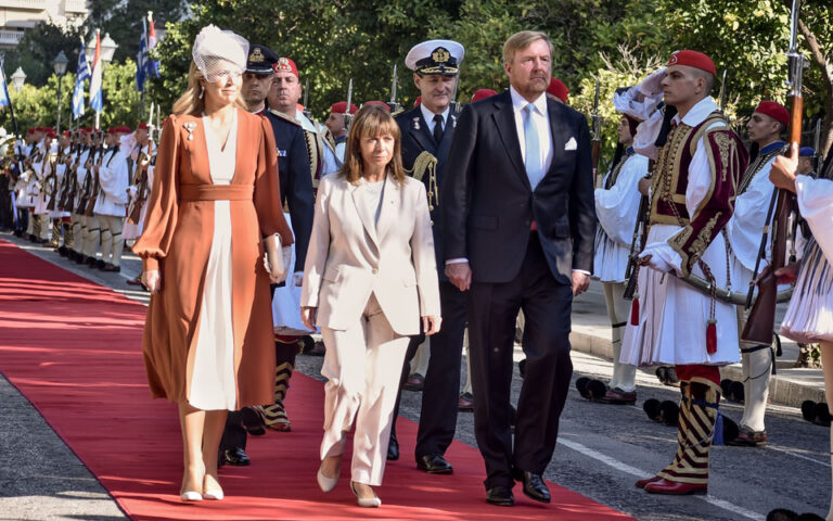 Στην Αθήνα το βασιλικό ζεύγος της Ολλανδίας – Η συνάντηση με την Κατερίνα Σακελλαροπούλου