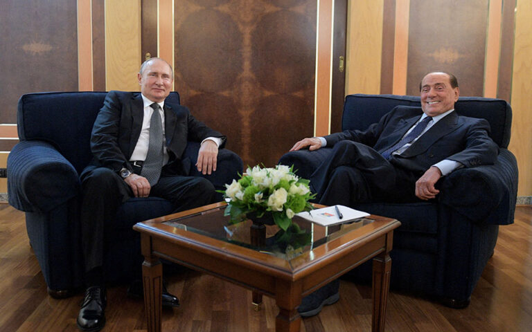 Ο Μπερλουσκόνι «επανασυνδέθηκε» με τον Πούτιν – Αντάλλαξαν «γλυκά γράμματα»