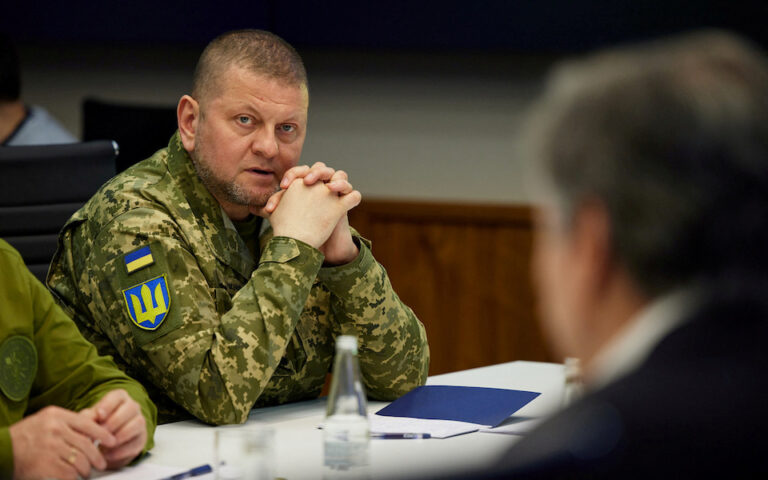 Βαλέρι Ζαλούζνι: Ο «σιδερένιος στρατηγός» των Ουκρανών αρνείται να συνθηκολογήσει