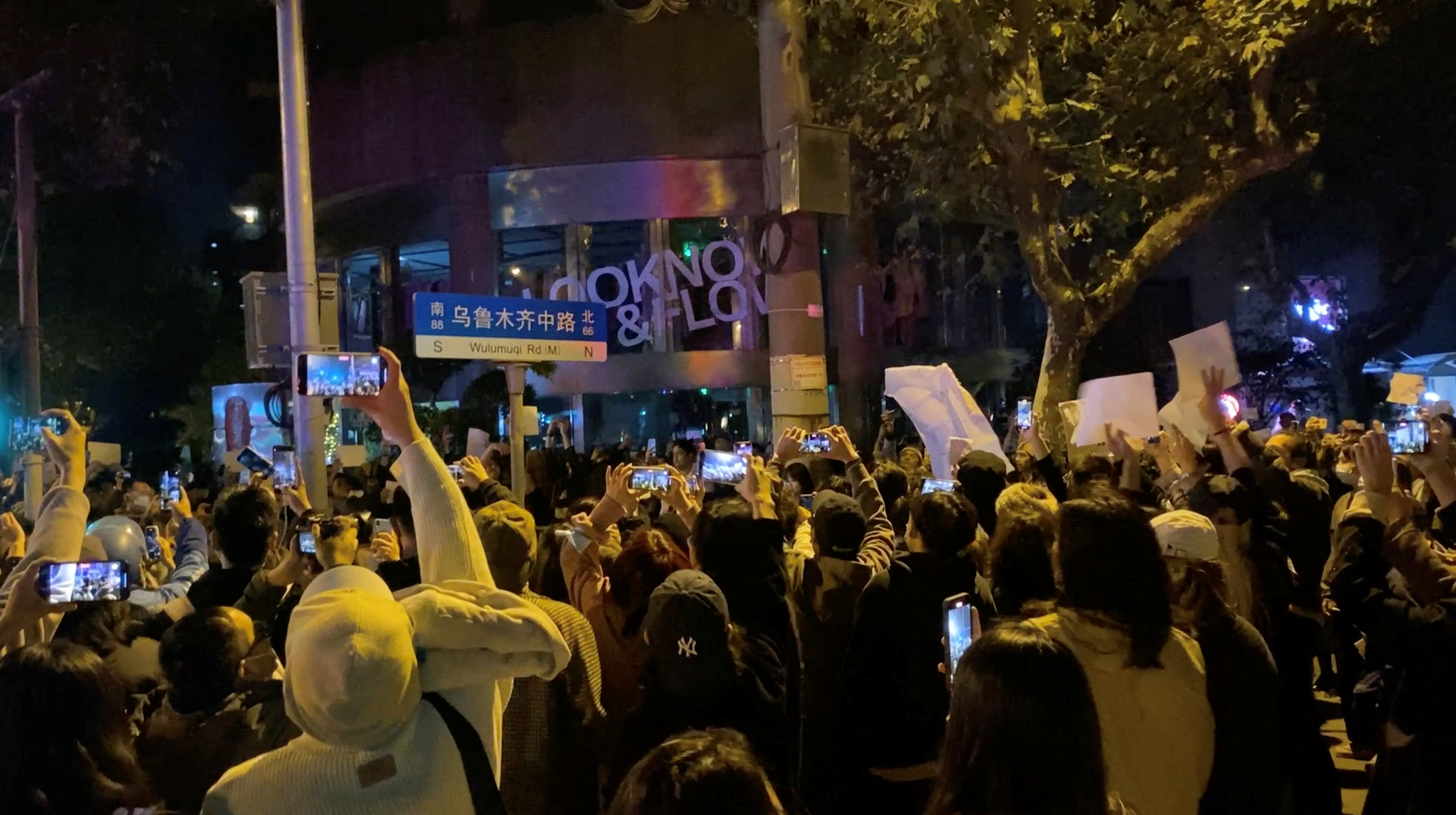 Κίνα – Κορωνοϊός: Από ρεκόρ σε ρεκόρ τα κρούσματα, κλιμακώνονται οι διαδηλώσεις-1