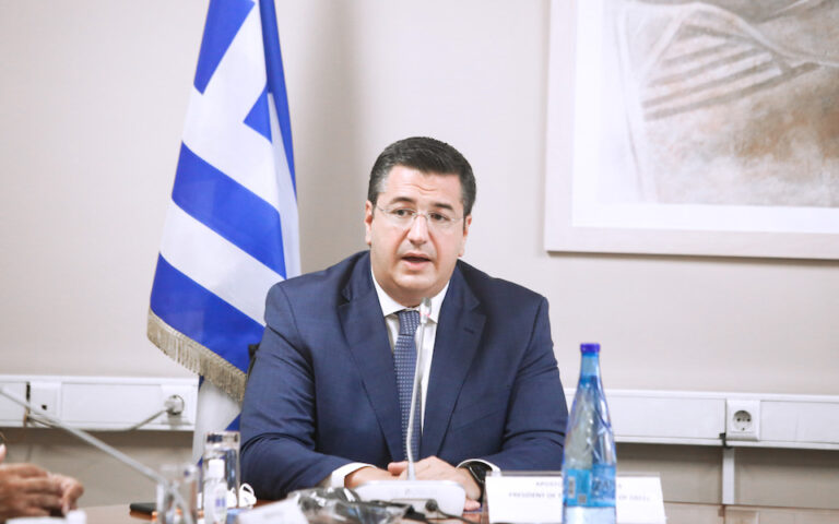 Κυβερνητικές πηγές για Τζιτζικώστα: Πήγε στη Σμύρνη όχι μόνο ως Έλληνας αλλά και ως Ευρωπαίος αξιωματούχος