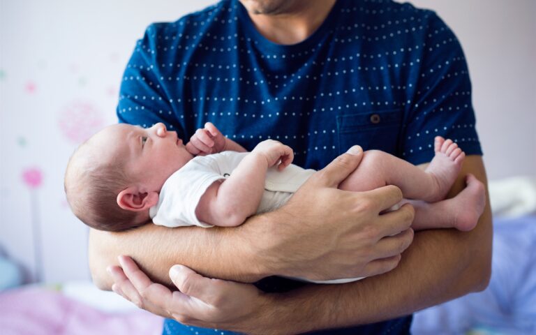 Άδεια πατρότητας: Ένα ταμπού για τους άνδρες