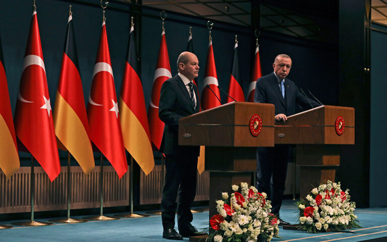 Ερντογάν προς Σολτς: Η Γερμανία να επιστρέψει στην ουδετερότητα για τα ελληνοτουρκικά