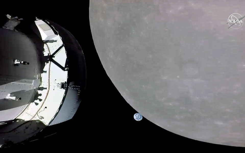 Orion: Σε απόσταση 130 χιλιομέτρων από την επιφάνεια της Σελήνης (εικόνες)-1