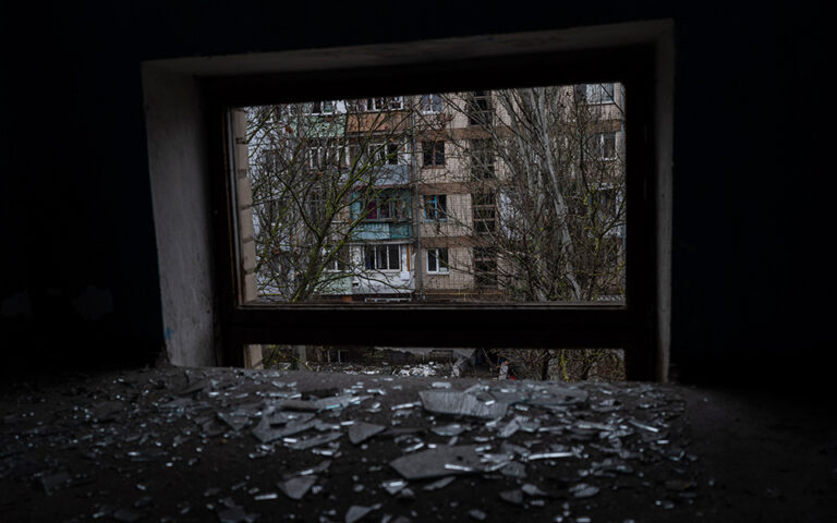 Η Ουκρανία απομακρύνει αμάχους από τη Χερσώνα – 15 νεκροί από ρωσικό βομβαρισμό