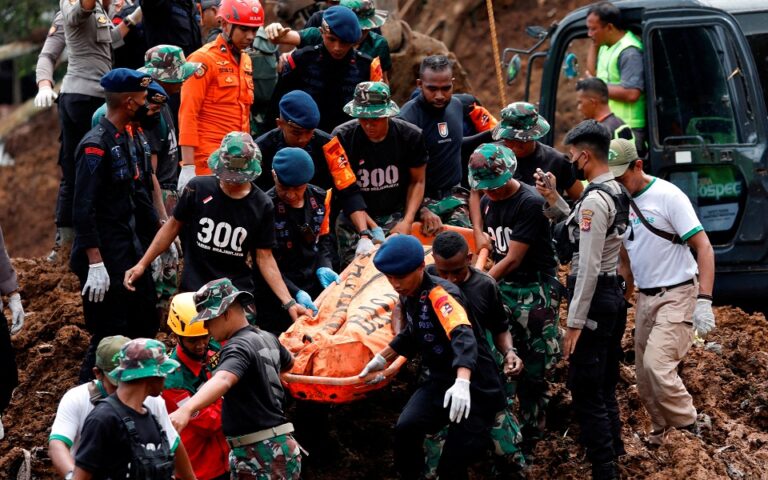 Πάνω από 250 οι νεκροί από τον σεισμό στην Ινδονησία