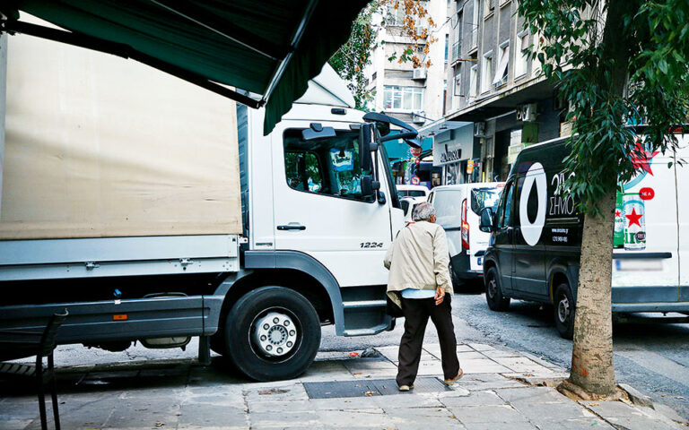Η Αθήνα βάζει φρένο στα φορτηγά