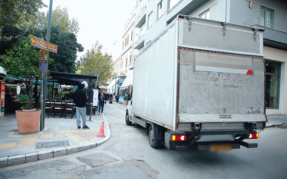 Η Αθήνα βάζει φρένο στα φορτηγά-1