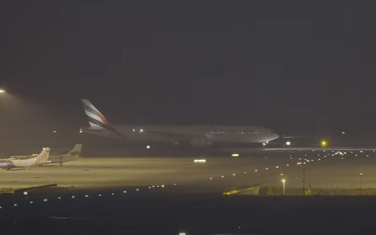«Ελ. Βενιζέλος»: Συνοδεία μαχητικών προσγειώθηκε στην Αθήνα η δεύτερη πτήση της Emirates