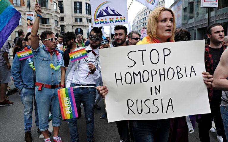 Ρωσία: Ασφυκτικές απαγορεύσεις στην ΛΟΑΤΚΙ κοινότητα