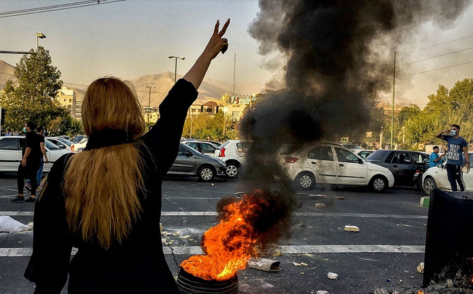 Ιράν: Οι διαδηλώσεις συνεχίζονται, το καθεστώς ξεσπά την οργή του στη νεολαία-1