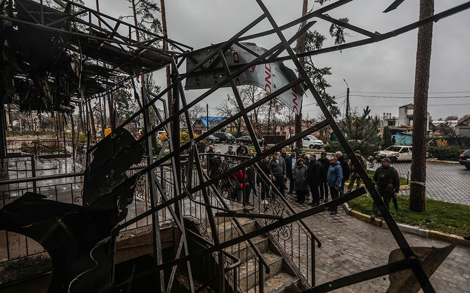 Σακελλαροπούλου στην Ουκρανία: Επίσκεψη στους ομαδικούς τάφους στην Μπούτσα-5