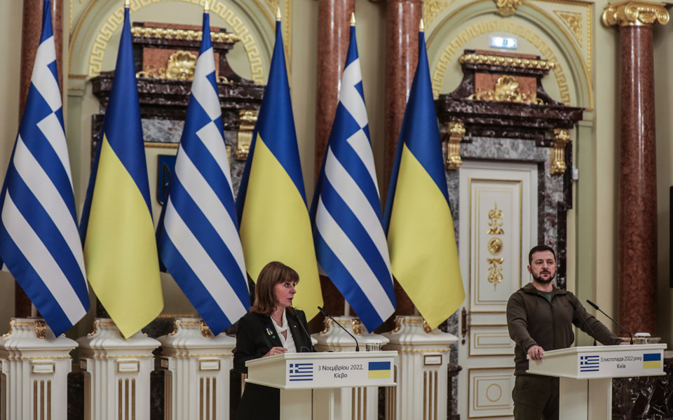 Σακελλαροπούλου στην Ουκρανία: «Δεν θα ξεχάσουμε τα εγκλήματα που διαπράχθηκαν στη Μαριούπολη»-3