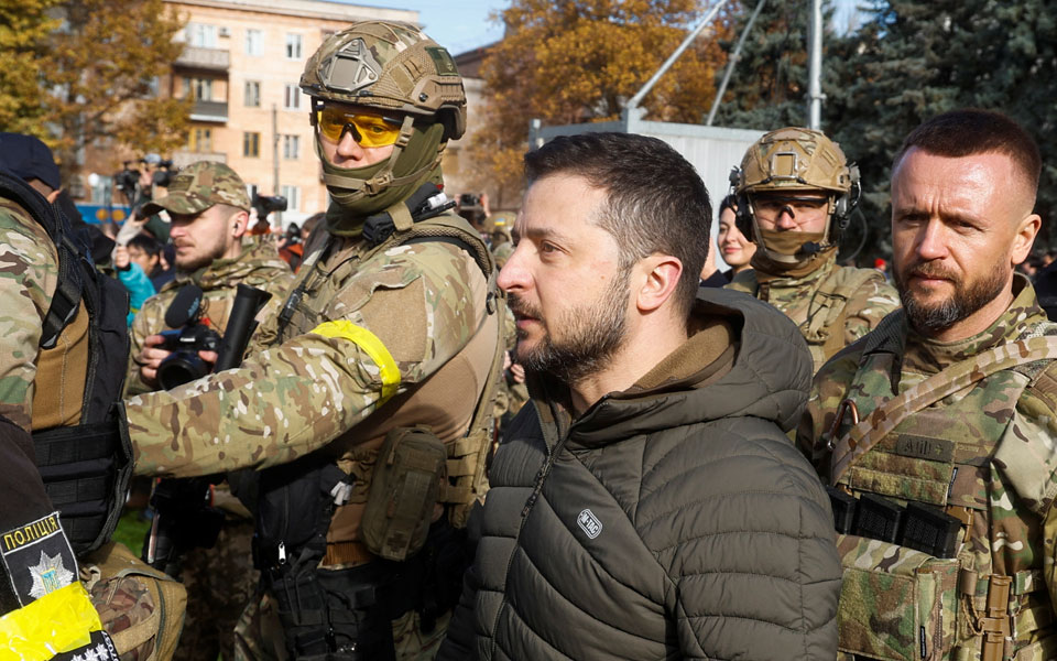 Στη Χερσώνα ο Ζελένσκι – Ευχαρίστησε τους συμμάχους της Ουκρανίας-1