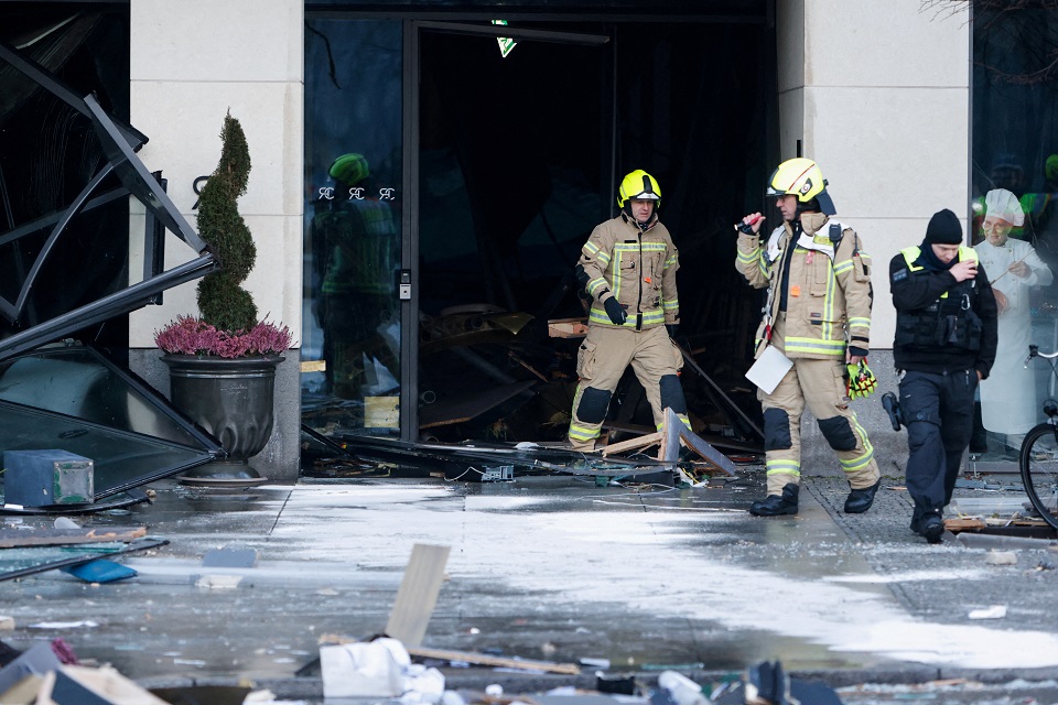 Εικόνες καταστροφής στο Βερολίνο: «Εξερράγη» τεράστιο ενυδρείο σε ξενοδοχείο-1