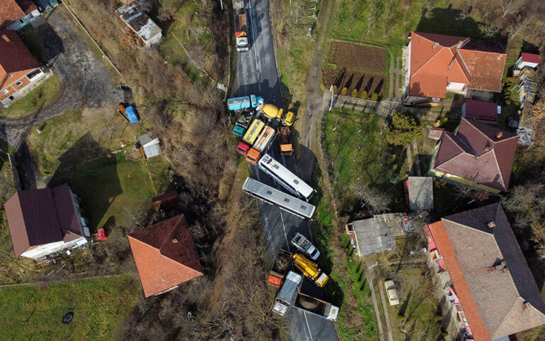 Κόσοβο: Ο Βούτσιτς καλεί τους Σέρβους να αποσύρουν τα οδοφράγματα – Παρέμβαση Ε.Ε. και ΗΠΑ