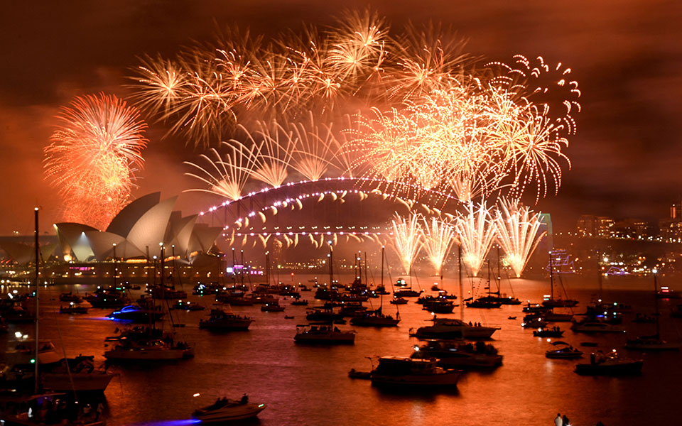 Πρωτοχρονιά 2023: Ο πλανήτης υποδέχθηκε το νέο έτος με πυροτεχνήματα και ελπίδες (εικόνες)-9
